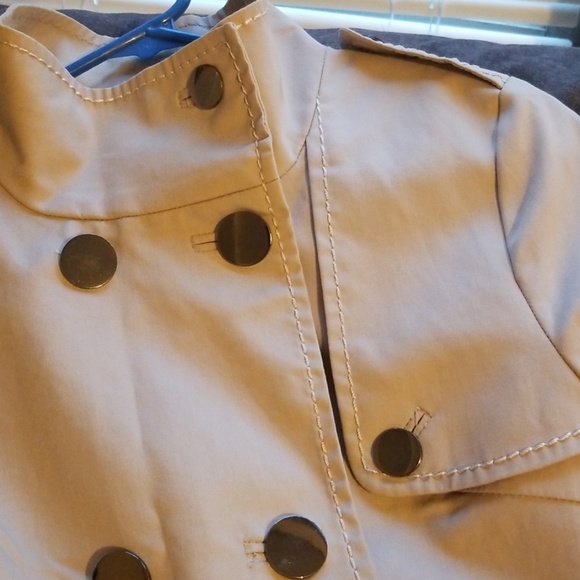 SOLD Tan trench coat - Picture 3 of 7